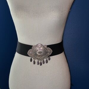 🖤 Black Elastic Belt with Silver Buckle – 25" – Excellent Condition